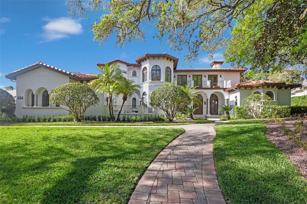 Recently Sold: $2,300,000 (5 beds, 5 baths, 5613 Square Feet)