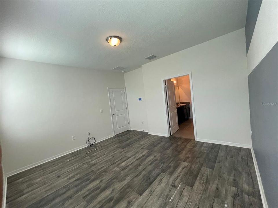 Recently Rented: $2,200 (3 beds, 2 baths, 1662 Square Feet)