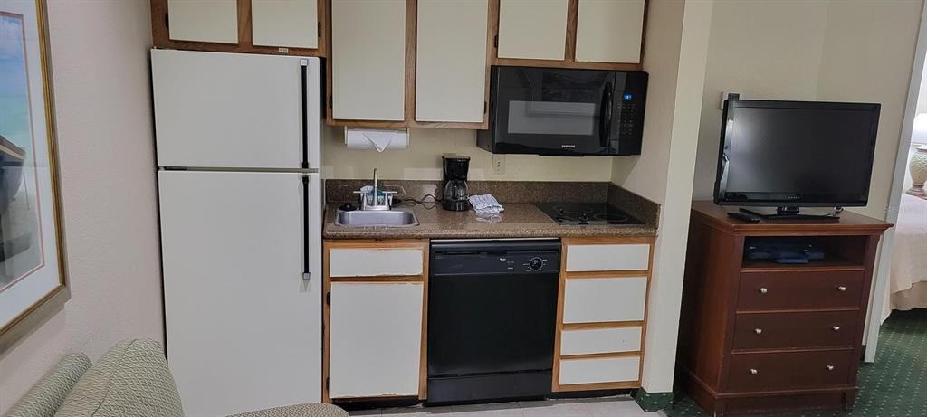 For Sale: $195,000 (1 beds, 1 baths, 524 Square Feet)