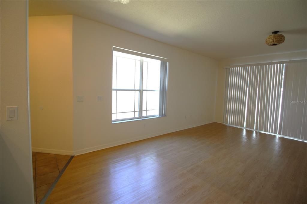 Active With Contract: $2,500 (3 beds, 2 baths, 1666 Square Feet)