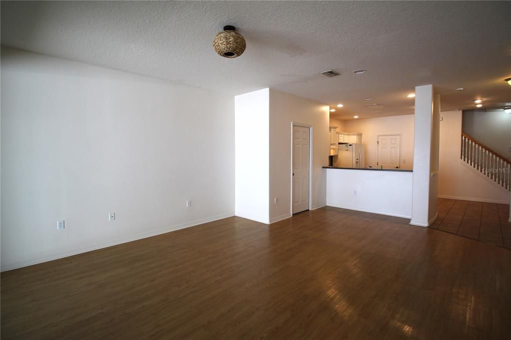 Active With Contract: $2,500 (3 beds, 2 baths, 1666 Square Feet)