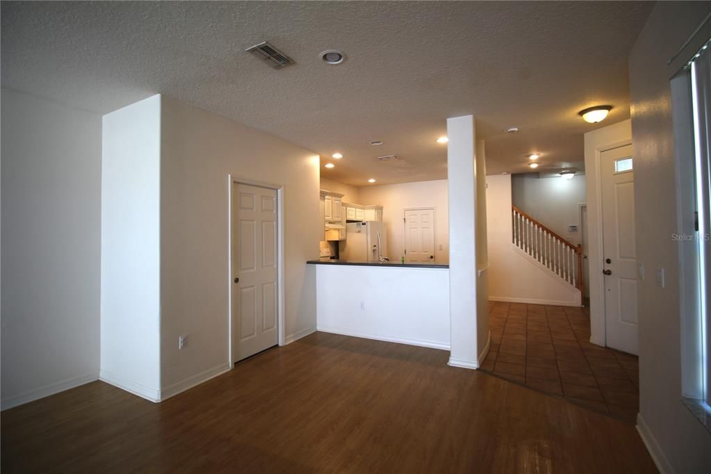 Active With Contract: $2,500 (3 beds, 2 baths, 1666 Square Feet)