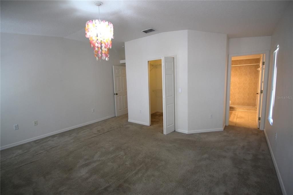 Active With Contract: $2,500 (3 beds, 2 baths, 1666 Square Feet)