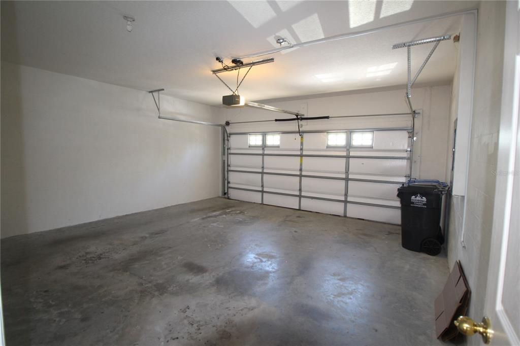 Active With Contract: $2,500 (3 beds, 2 baths, 1666 Square Feet)