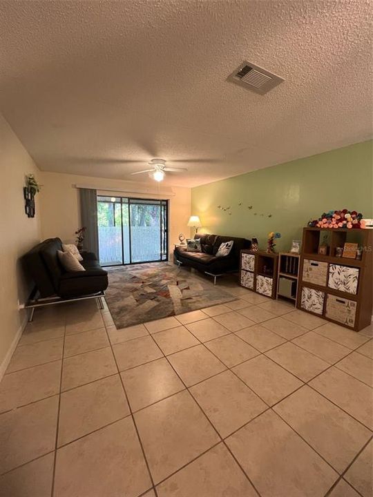For Sale: $154,900 (2 beds, 2 baths, 1036 Square Feet)