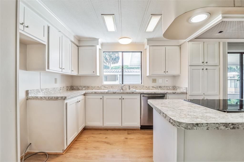 Active With Contract: $136,900 (2 beds, 2 baths, 1456 Square Feet)