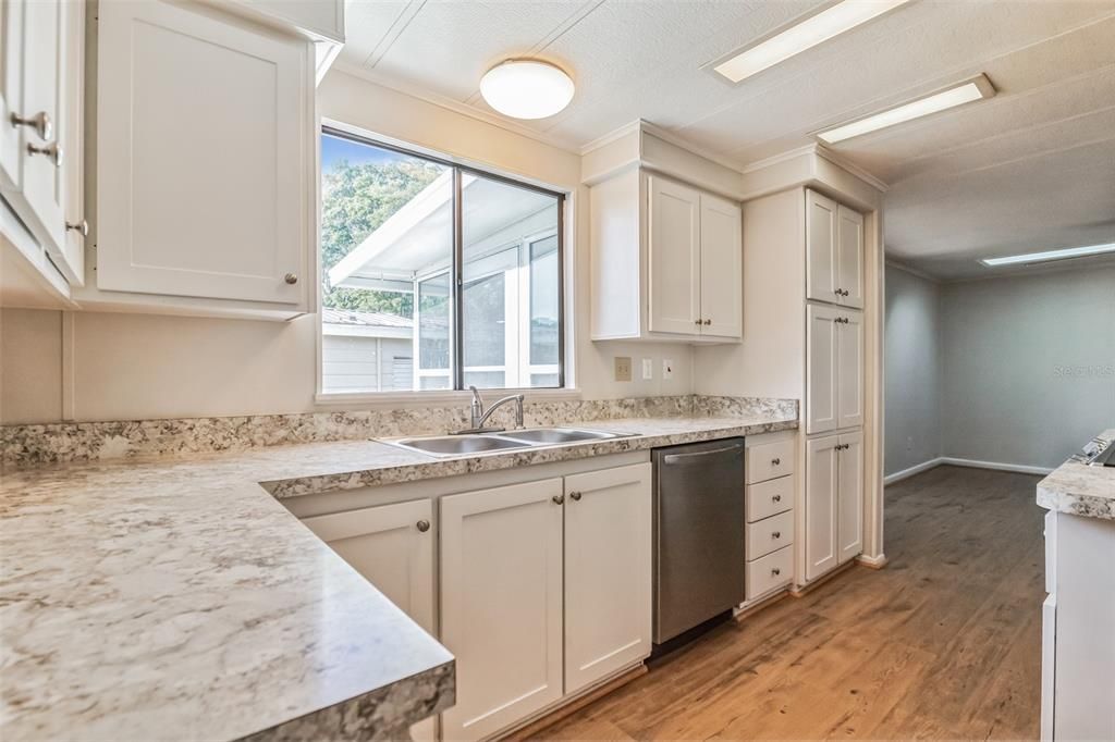 Active With Contract: $136,900 (2 beds, 2 baths, 1456 Square Feet)