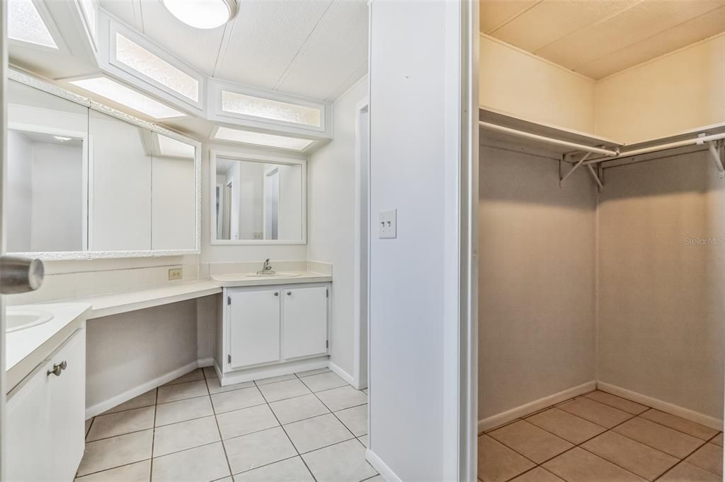 Active With Contract: $136,900 (2 beds, 2 baths, 1456 Square Feet)