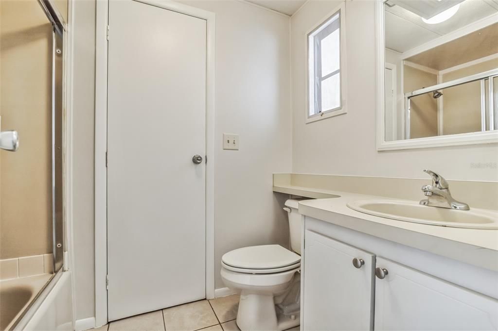 Active With Contract: $136,900 (2 beds, 2 baths, 1456 Square Feet)