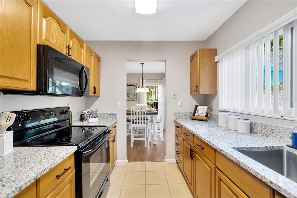 Recently Sold: $260,000 (3 beds, 2 baths, 1272 Square Feet)