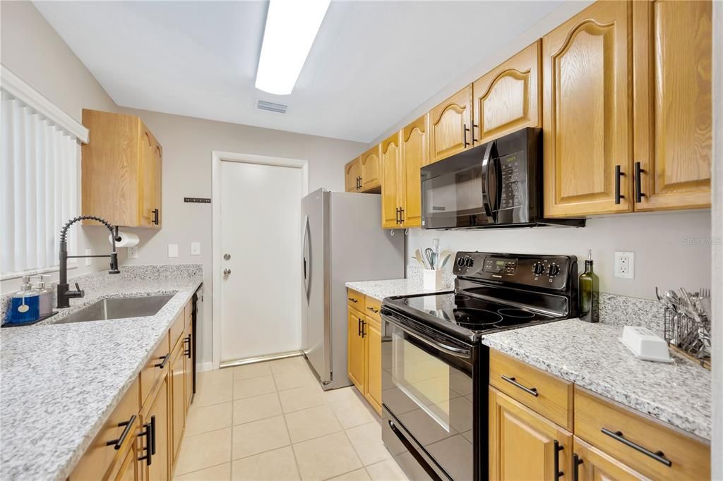 Recently Sold: $260,000 (3 beds, 2 baths, 1272 Square Feet)