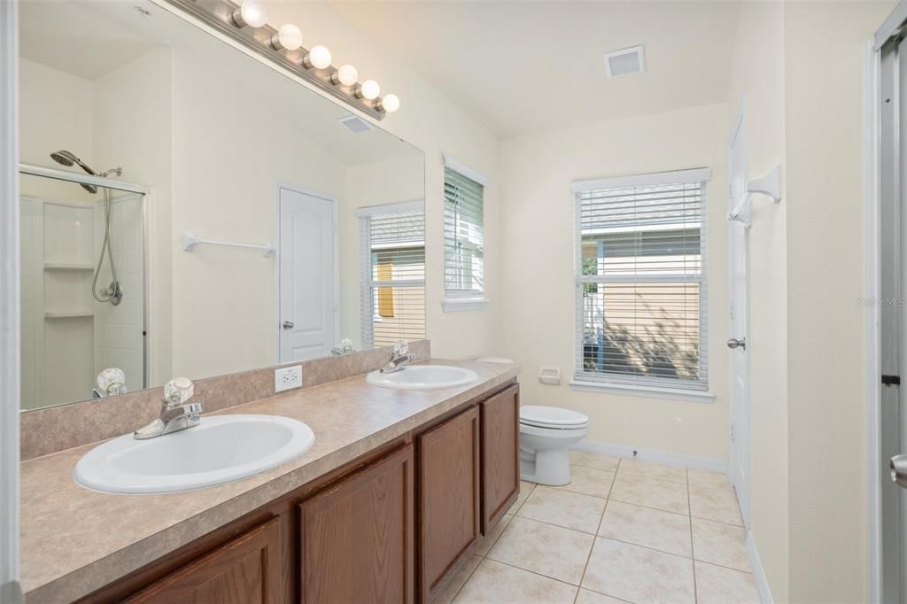 Active With Contract: $369,500 (3 beds, 2 baths, 1614 Square Feet)