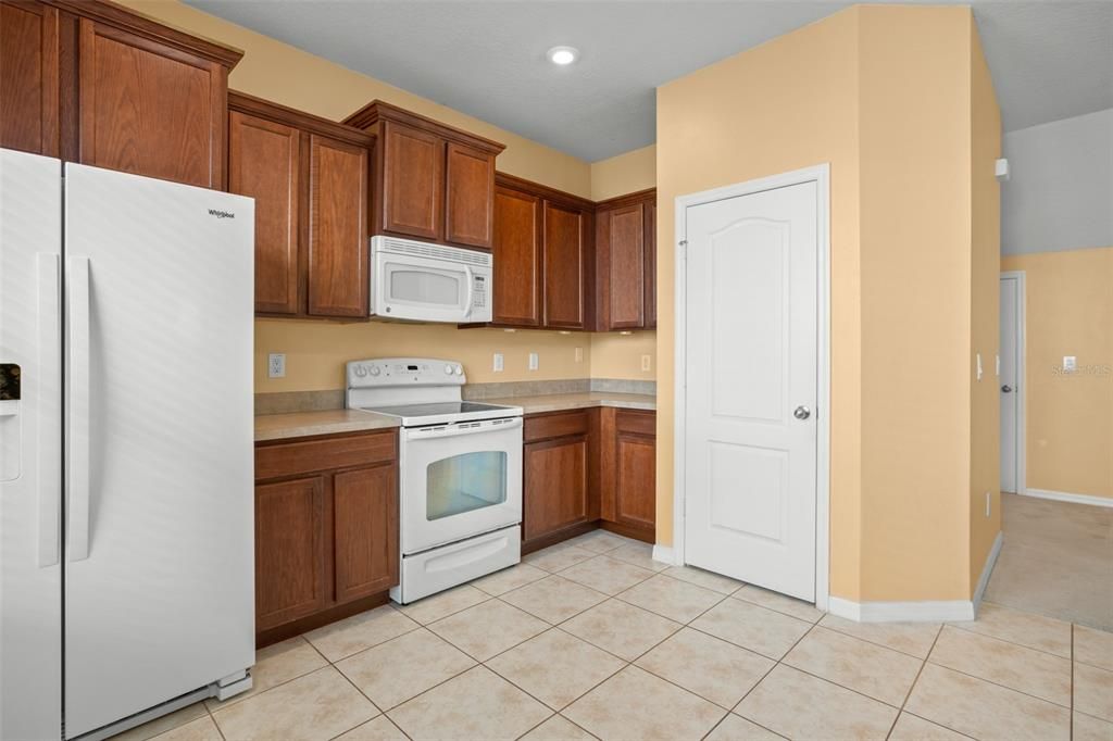 Active With Contract: $369,500 (3 beds, 2 baths, 1614 Square Feet)