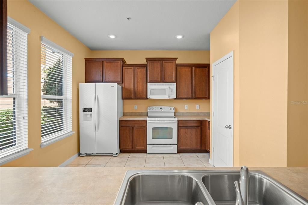 Active With Contract: $369,500 (3 beds, 2 baths, 1614 Square Feet)