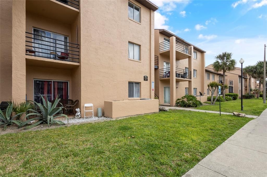 Recently Sold: $139,500 (2 beds, 2 baths, 1073 Square Feet)