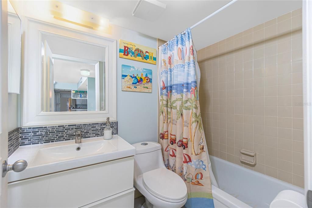 最近售出: $165,000 (2 贝兹, 2 浴室, 783 平方英尺)