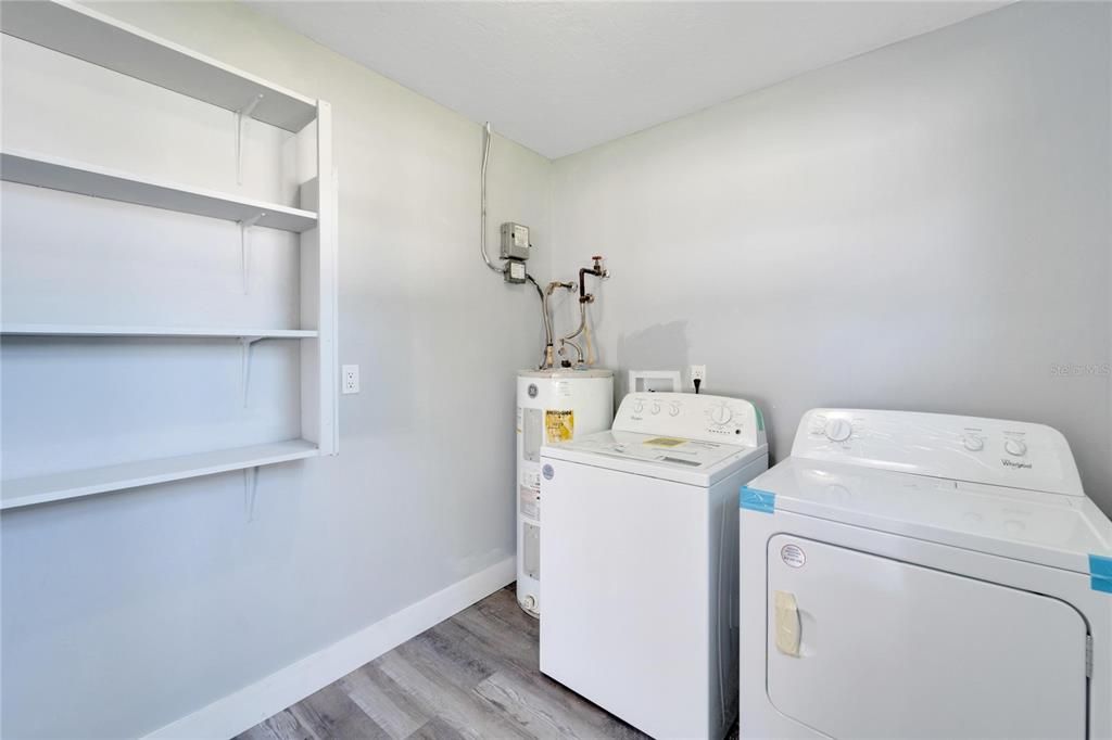 For Sale: $250,000 (2 beds, 2 baths, 1025 Square Feet)