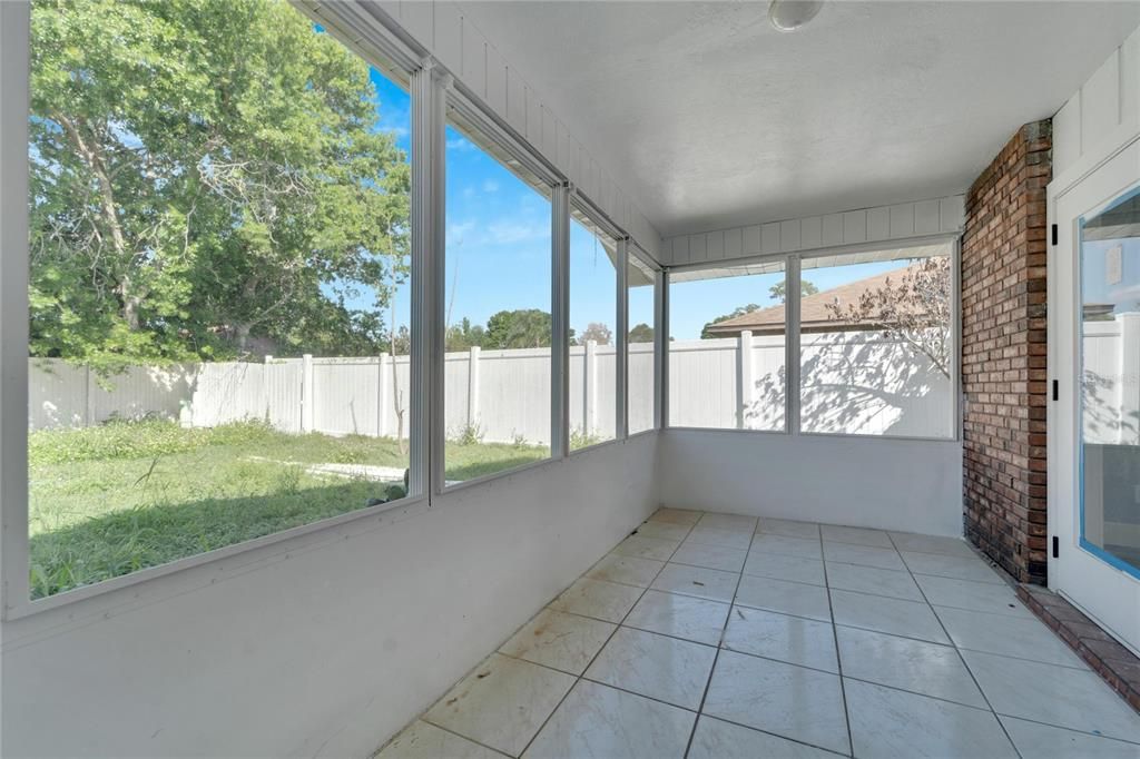 For Sale: $229,000 (2 beds, 2 baths, 1025 Square Feet)