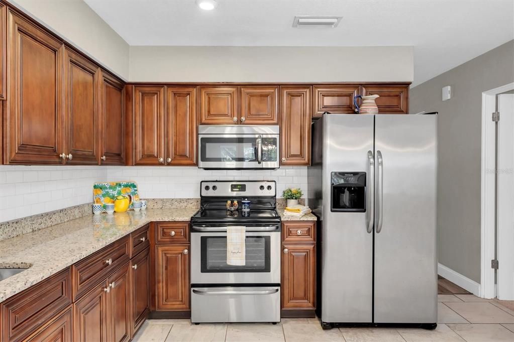 Active With Contract: $459,900 (3 beds, 2 baths, 1339 Square Feet)