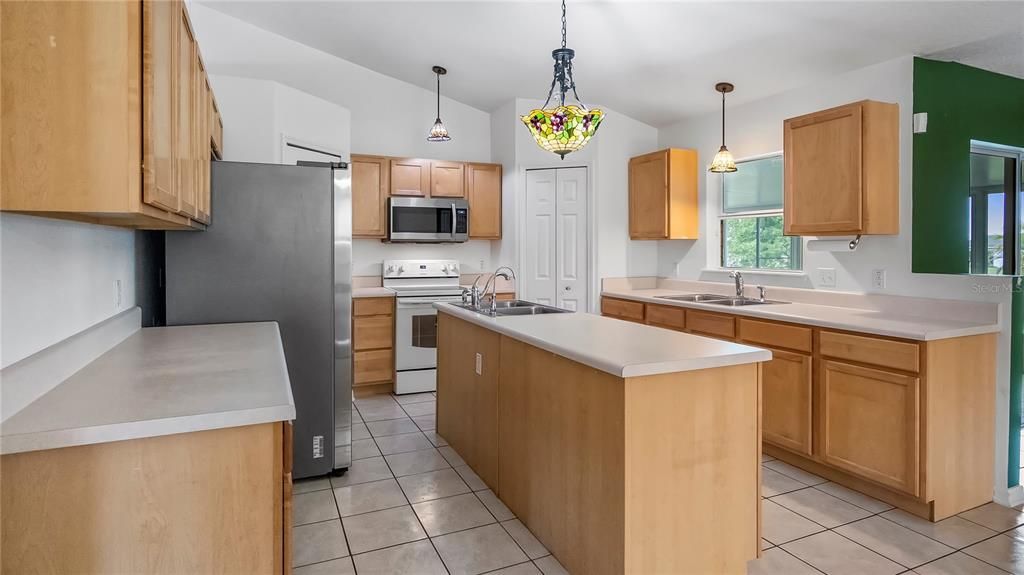 Active With Contract: $335,000 (4 beds, 2 baths, 2132 Square Feet)
