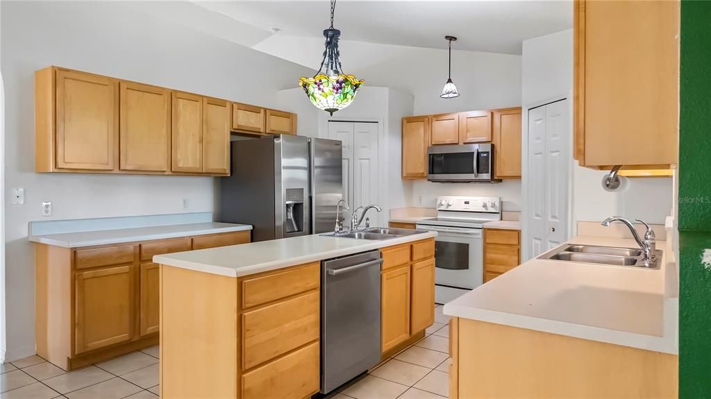 Active With Contract: $335,000 (4 beds, 2 baths, 2132 Square Feet)
