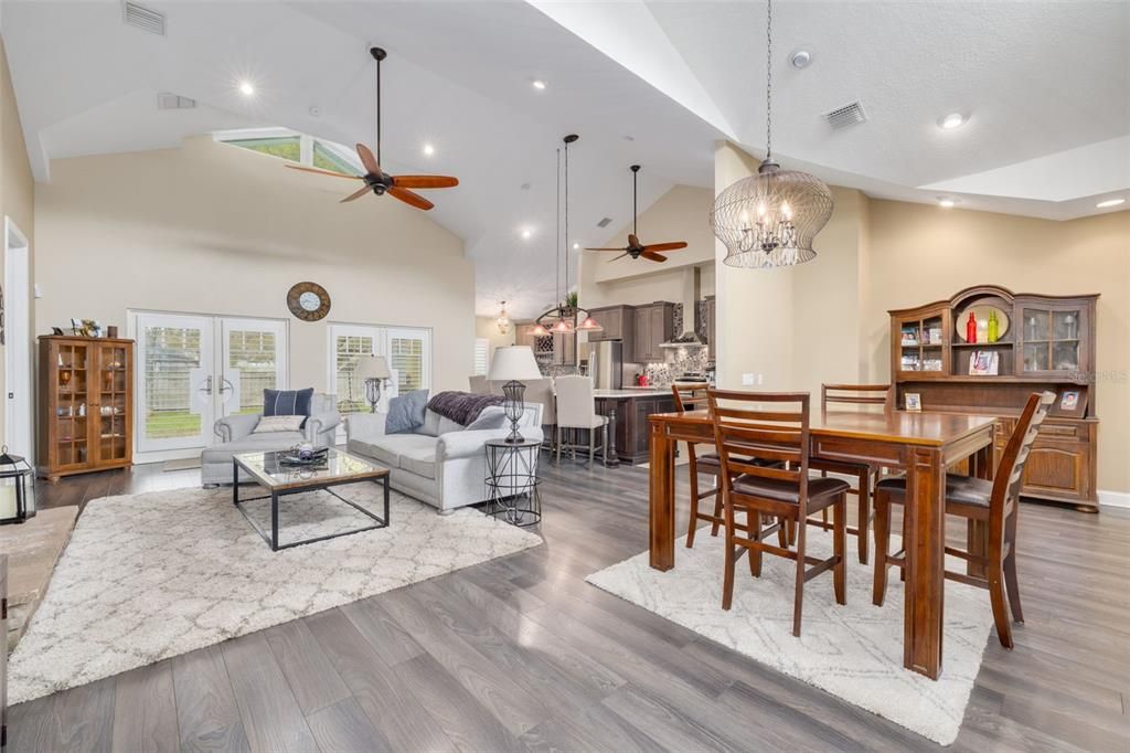 Recently Sold: $900,000 (3 beds, 2 baths, 2465 Square Feet)