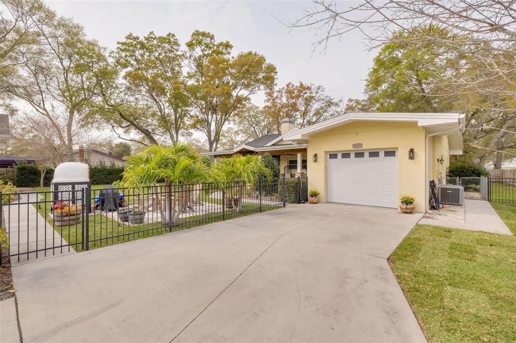 Recently Sold: $900,000 (3 beds, 2 baths, 2465 Square Feet)