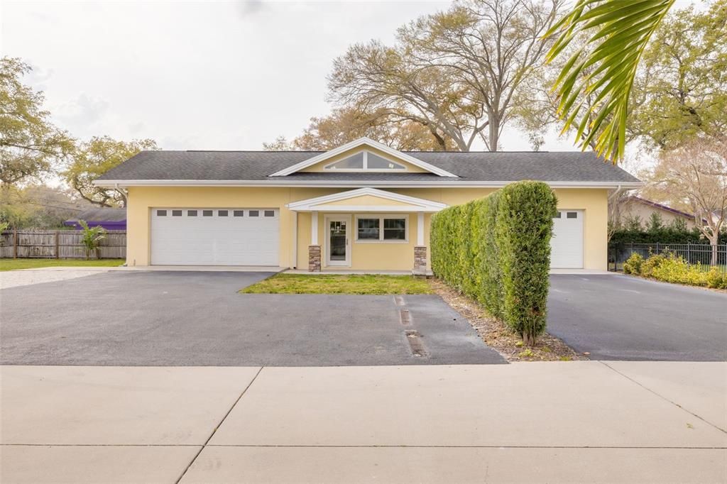 Recently Sold: $900,000 (3 beds, 2 baths, 2465 Square Feet)