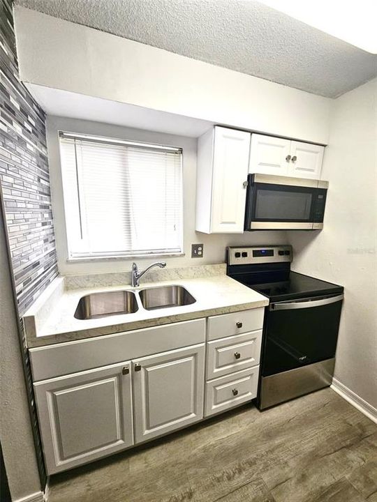 For Sale: $137,998 (1 beds, 1 baths, 476 Square Feet)
