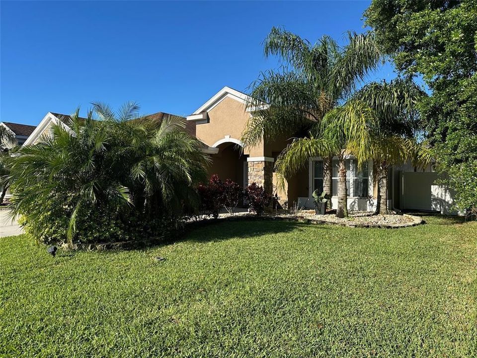 Active With Contract: $545,000 (4 beds, 3 baths, 2276 Square Feet)