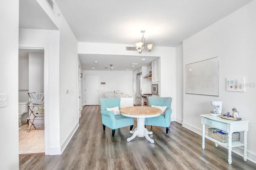 For Sale: $459,900 (2 beds, 1 baths, 1050 Square Feet)