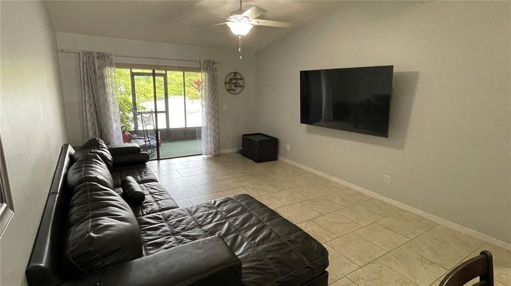 Recently Sold: $240,000 (2 beds, 2 baths, 962 Square Feet)