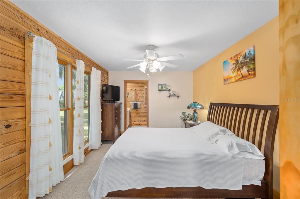 For Sale: $439,000 (2 beds, 2 baths, 1710 Square Feet)