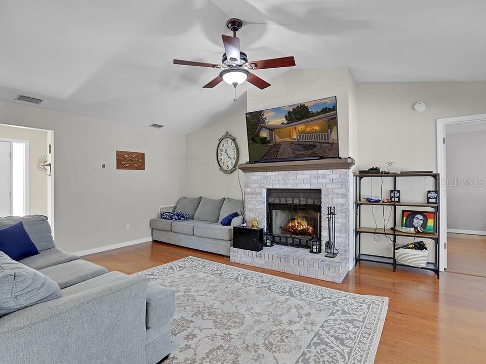 Active With Contract: $374,900 (3 beds, 2 baths, 1866 Square Feet)