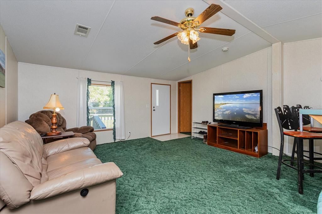 Active With Contract: $199,900 (3 beds, 2 baths, 880 Square Feet)