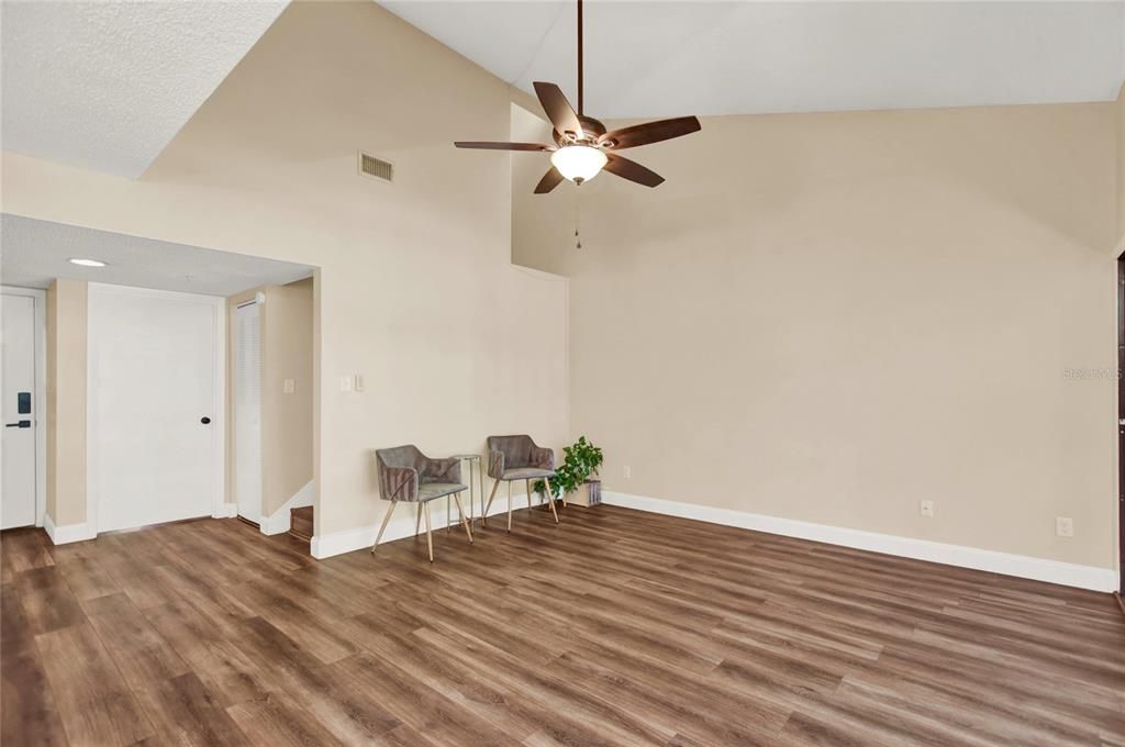 For Sale: $249,500 (3 beds, 2 baths, 1278 Square Feet)