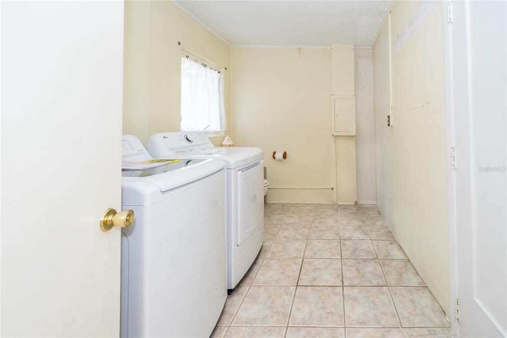 Active With Contract: $259,000 (2 beds, 1 baths, 1130 Square Feet)