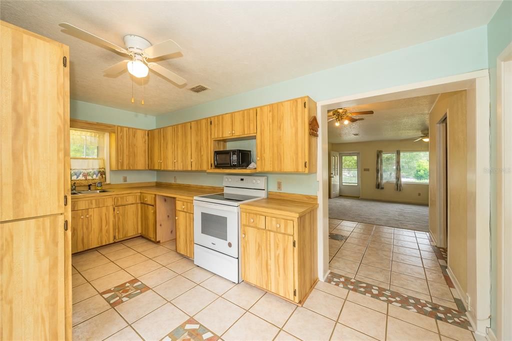 Active With Contract: $259,000 (2 beds, 1 baths, 1130 Square Feet)