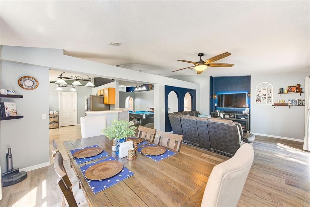 Active With Contract: $414,900 (3 beds, 2 baths, 1874 Square Feet)