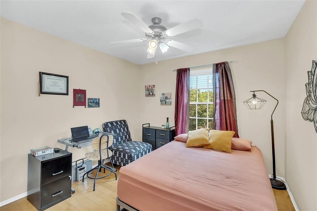 Active With Contract: $250,000 (2 beds, 1 baths, 873 Square Feet)