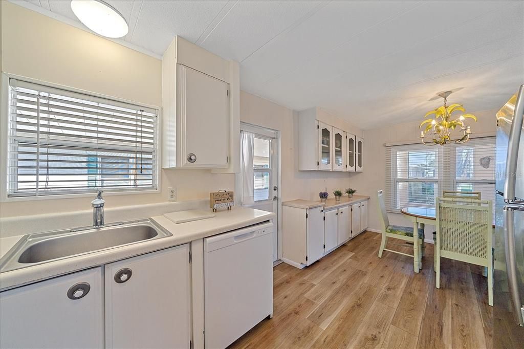 Active With Contract: $185,000 (2 beds, 2 baths, 960 Square Feet)
