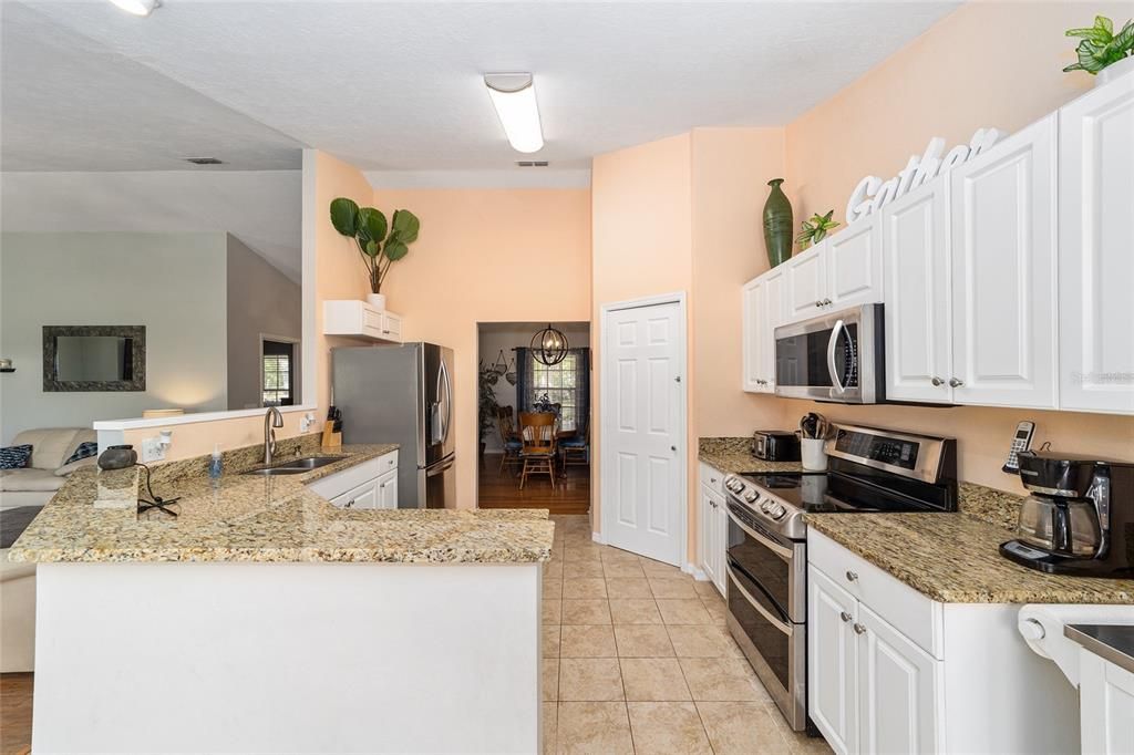 Active With Contract: $425,000 (4 beds, 2 baths, 1972 Square Feet)