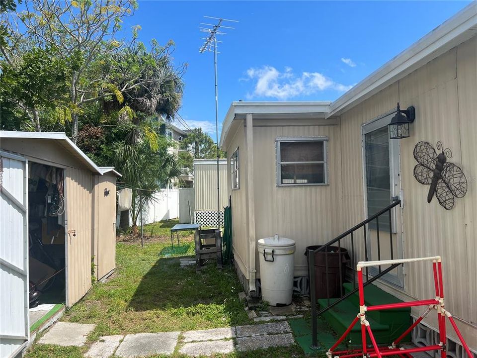 Active With Contract: $63,000 (3 beds, 1 baths, 795 Square Feet)
