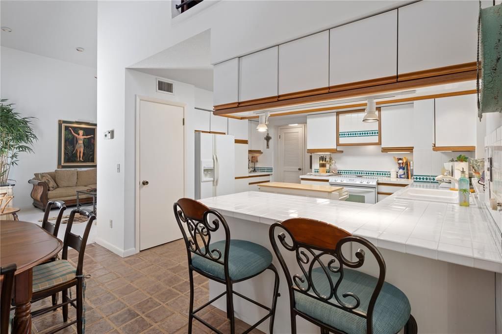 For Sale: $629,500 (2 beds, 2 baths, 2199 Square Feet)