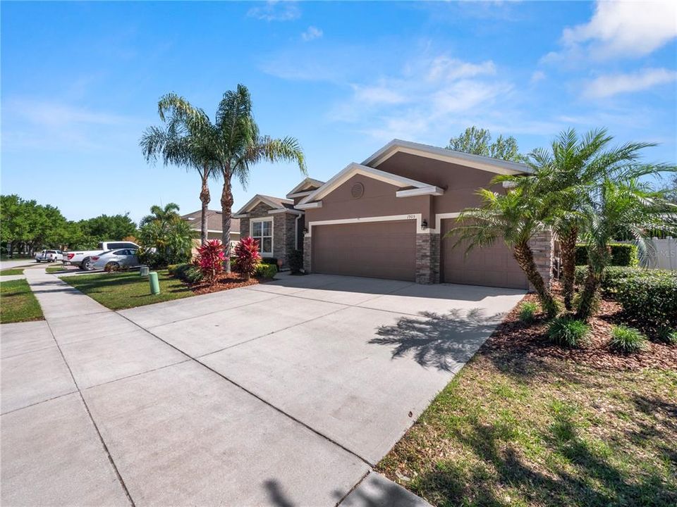 Active With Contract: $479,000 (4 beds, 3 baths, 2332 Square Feet)