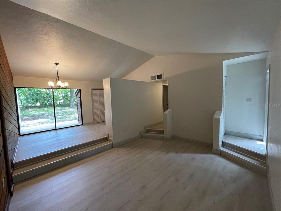 Active With Contract: $1,375 (2 beds, 1 baths, 1050 Square Feet)