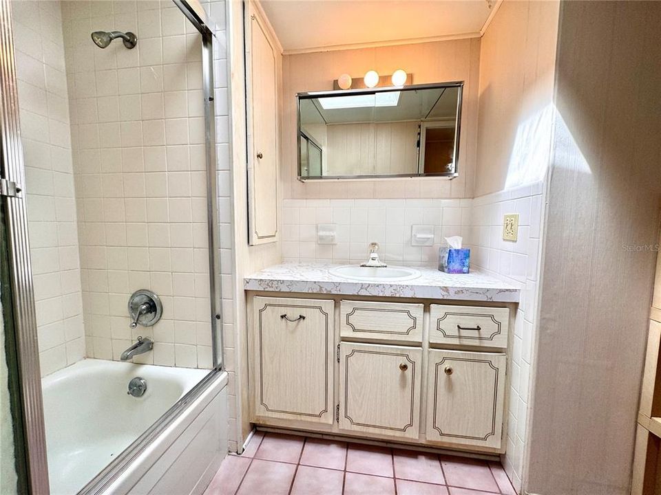 最近售出: $99,900 (2 贝兹, 2 浴室, 846 平方英尺)