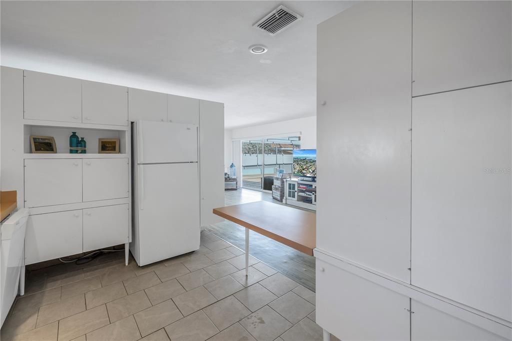 Active With Contract: $625,000 (2 beds, 2 baths, 1128 Square Feet)