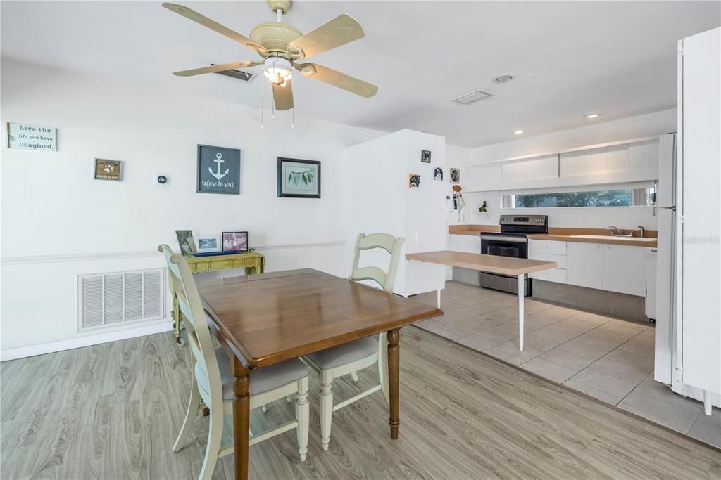 Active With Contract: $625,000 (2 beds, 2 baths, 1128 Square Feet)