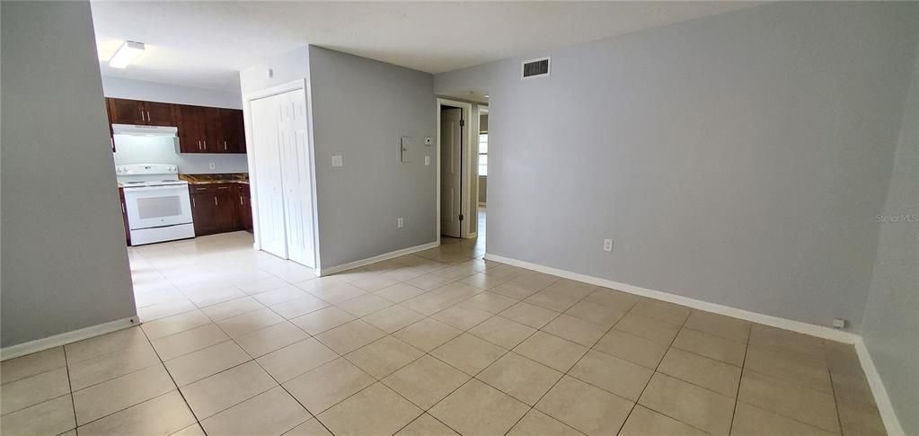 Active With Contract: $1,650 (2 beds, 1 baths, 840 Square Feet)